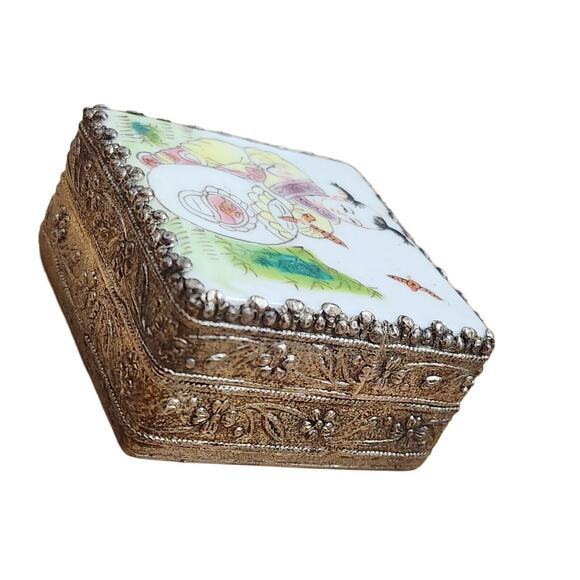 Vtg Asian Trinket Pill Snuff Box Porcelain Lid Hand Painted 2.5" Child Red Birds - Picture 2 of 5